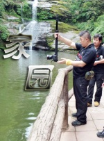 动漫女被男扒衣服吃胸视频